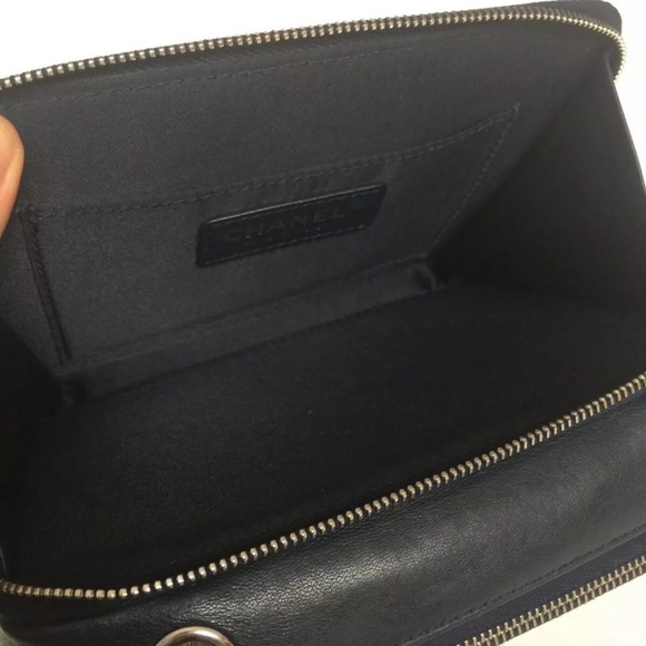 AUTHENTIC Chanel NAVY Leather Quilted Camera Bag - Picture 6 of 8